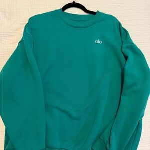 ALO Accolade Crewneck Sweatshirt in Teal Green